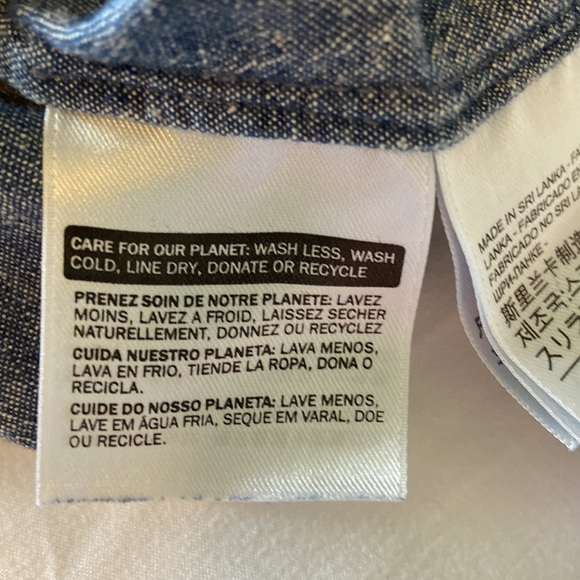 Levi’s off the shoulder denim chambray top for Women. Size Medium. EUC. - Picture 7 of 8